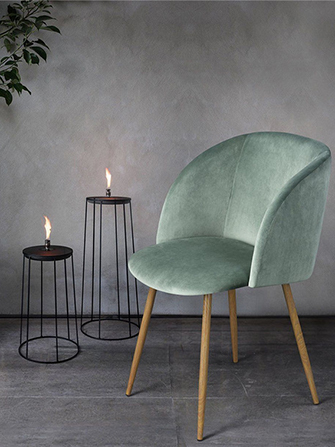 Nobility, elegance and warmth - the charm of velvet chairs